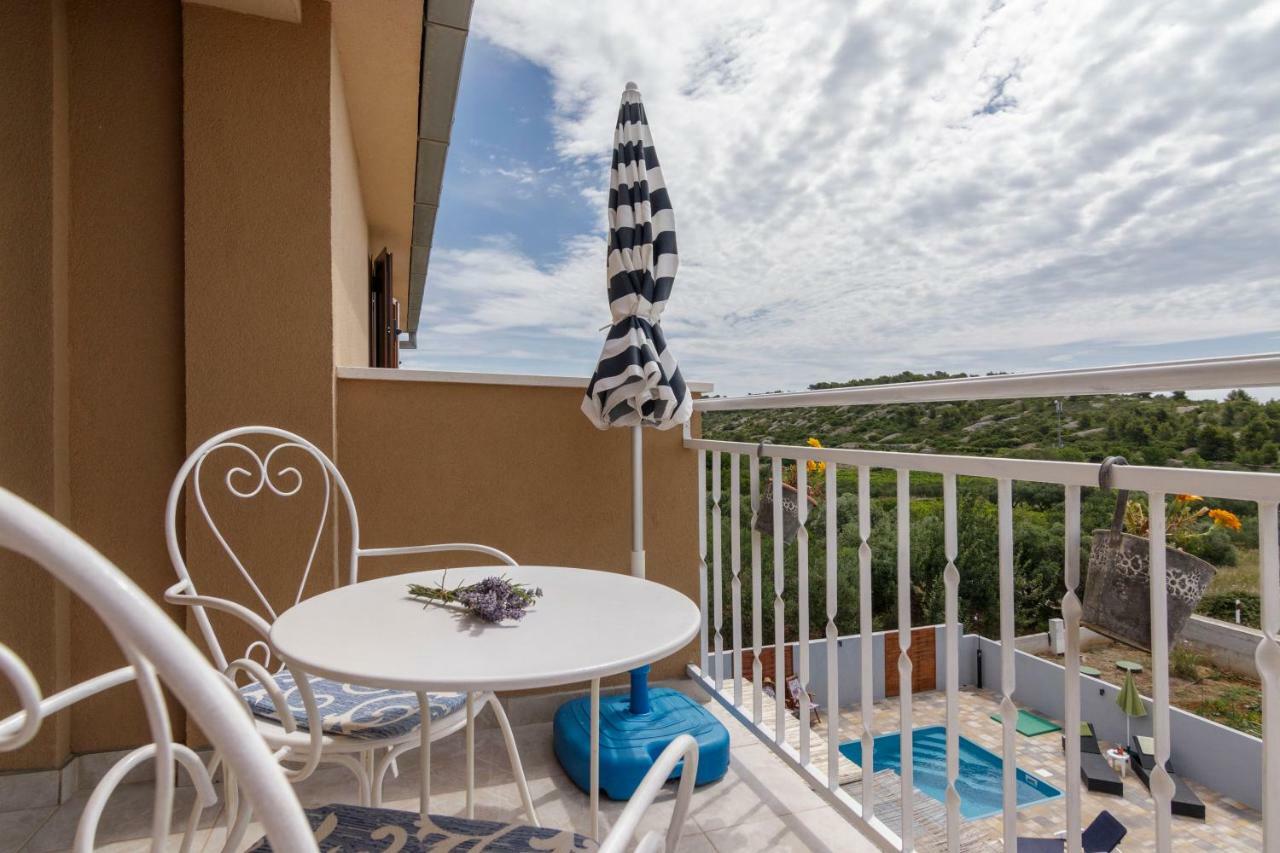 Apartments Mardesic Komiža Kültér fotó