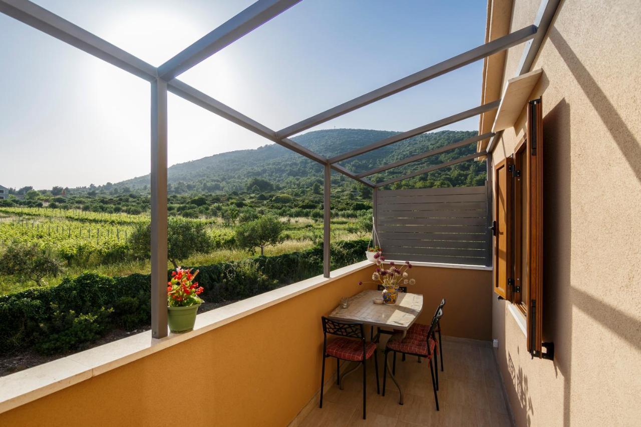 Apartments Mardesic Komiža Kültér fotó